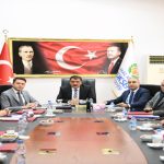 Doğanyol ilçe istişare toplantısında konuşan Başkan Gürkan